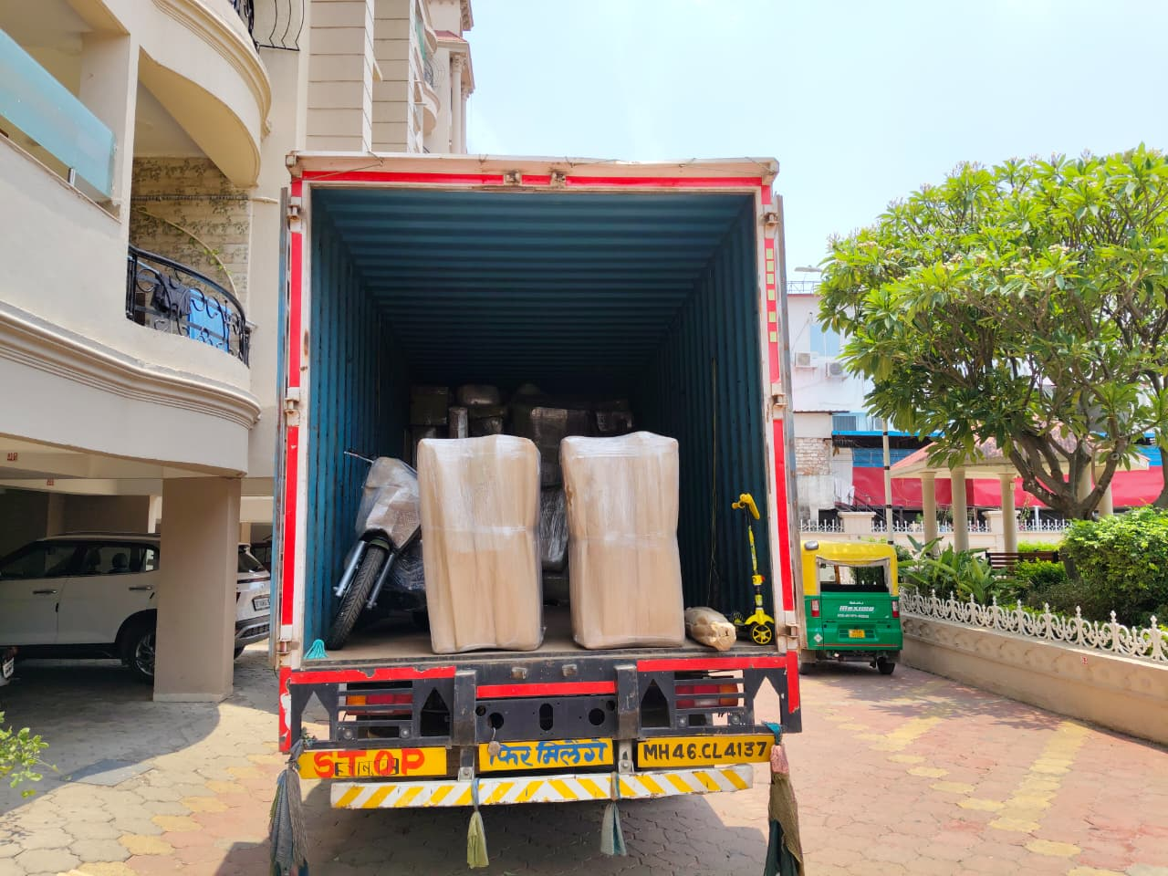 Packers and movers load shifted from Bhopal to Mumbai by Sahu Packers and Movers