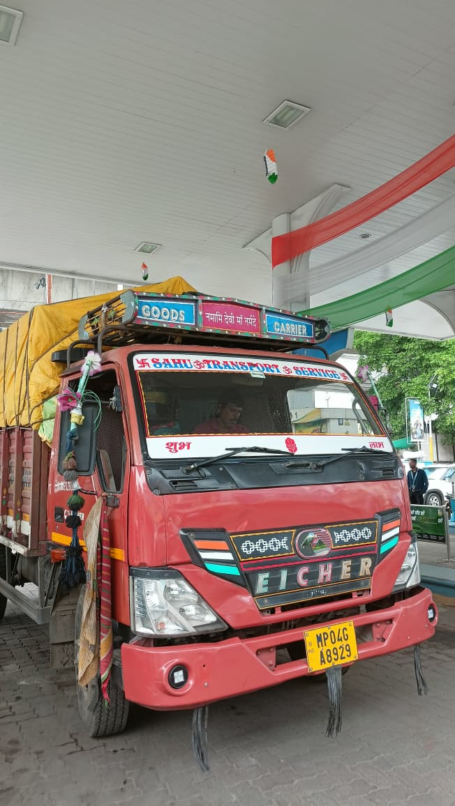Eicher Goods Carrier MP 04 GA 8929 of Sahu Packers and Movers Bhopal