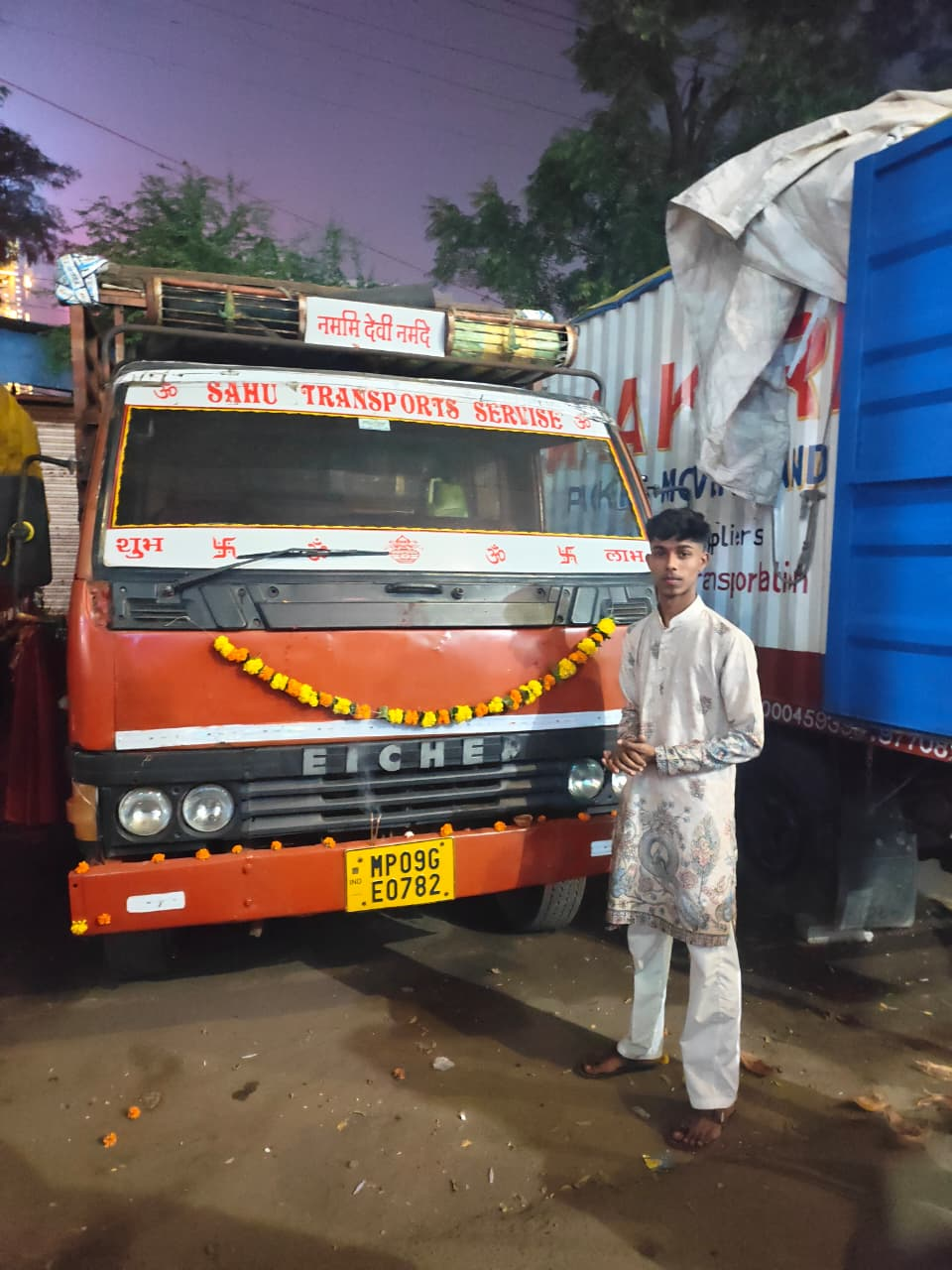 Eicher Open Body Truck MP 09 GE 0782 of Sahu Packers and Movers Bhopal